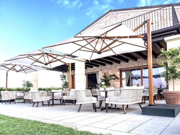 Rimini Cantilever Parasol For Golf Clubs