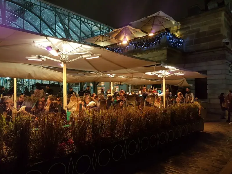 CiU with parasols